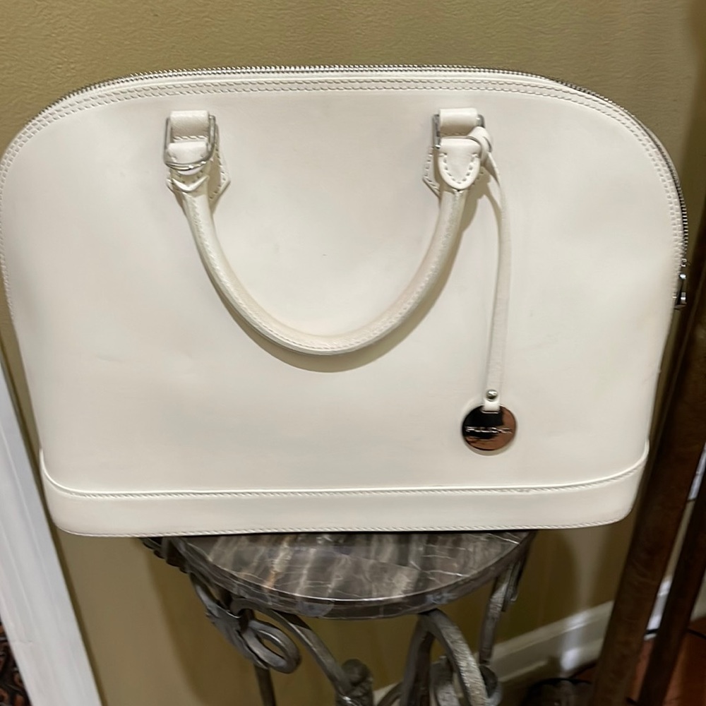 Amazing Crème Leather Handbag Makes a Statement